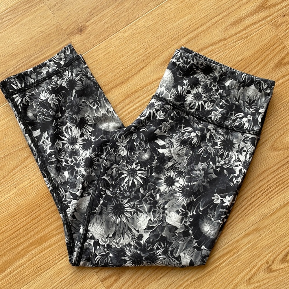 Lululemon Flowabunga Crop